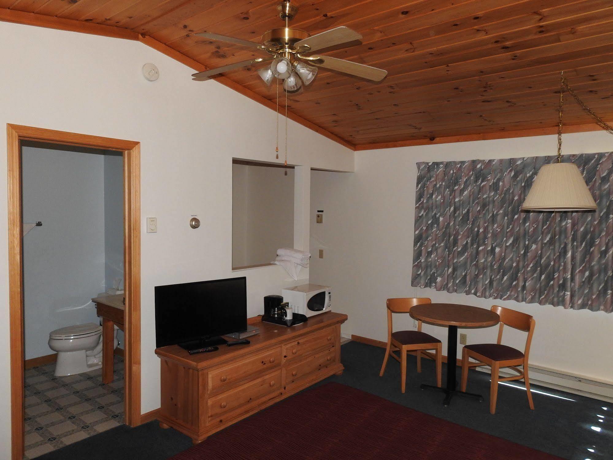 Superior Ridge Resort Motel Schroeder Exterior photo